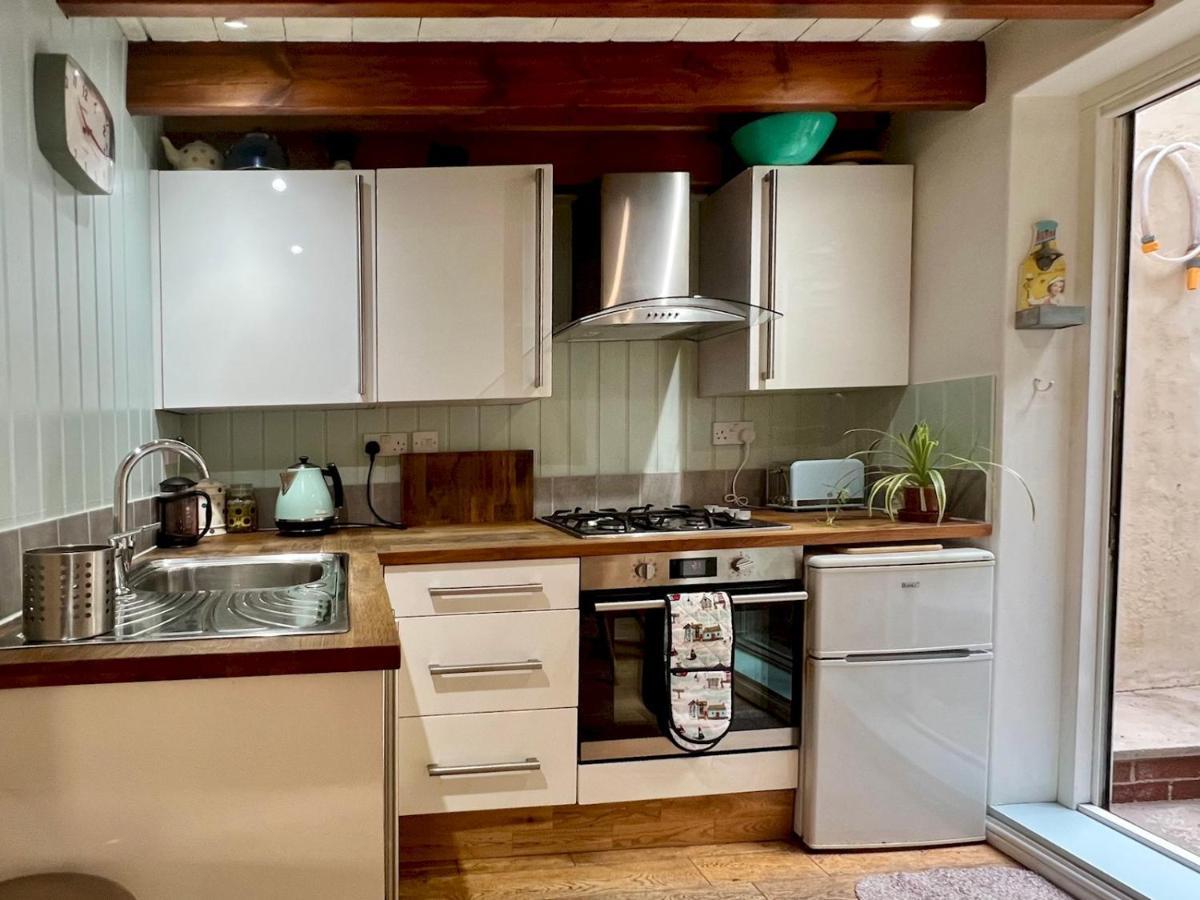 Pass The Keys 64 Church Street Characterful 2-Bed Cottage In The Heart Of Town Kingsbridge  Eksteriør billede