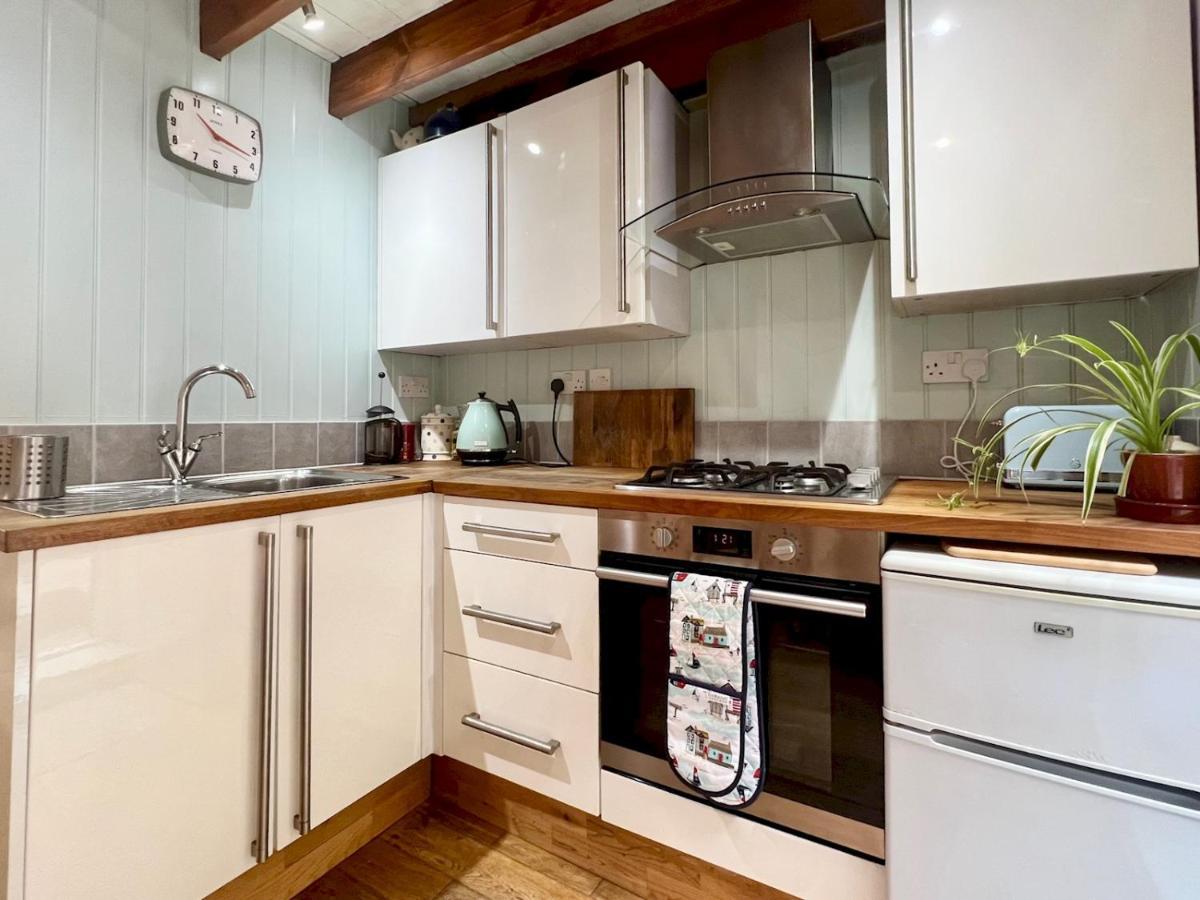Pass The Keys 64 Church Street Characterful 2-Bed Cottage In The Heart Of Town Kingsbridge  Eksteriør billede