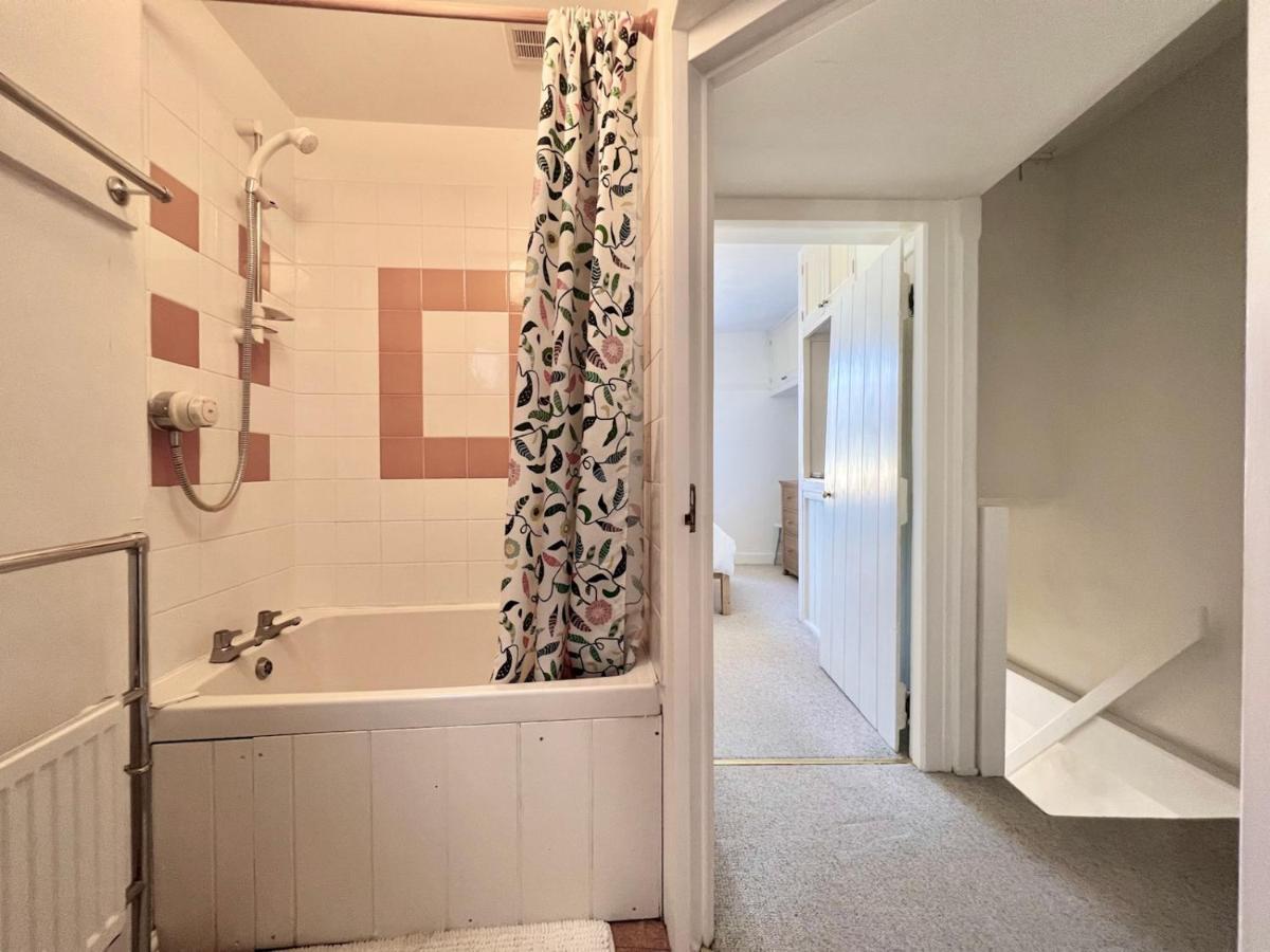 Pass The Keys 64 Church Street Characterful 2-Bed Cottage In The Heart Of Town Kingsbridge  Eksteriør billede